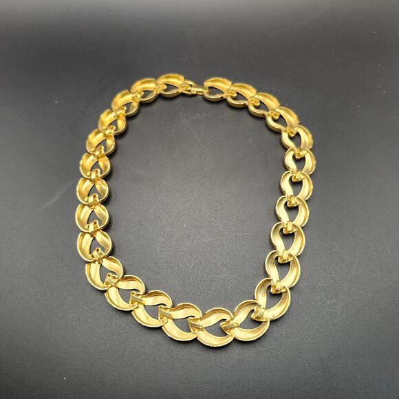 Chunky Gold Tone Open Heart Link Necklace 18" Statement Collar Vintage Style - Picture 2 of 9